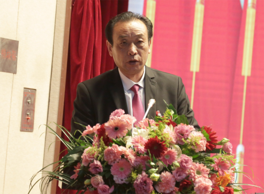 广发手机网第一届党委班子选举大会---宝润实业集团党委常委、纪委副书记郑军同志作纪委工作报告